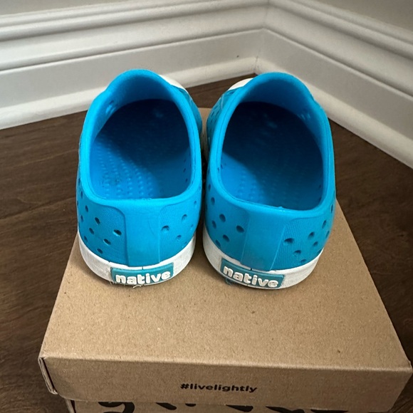 Native toddler slip on blue size 6 C - Picture 2 of 5